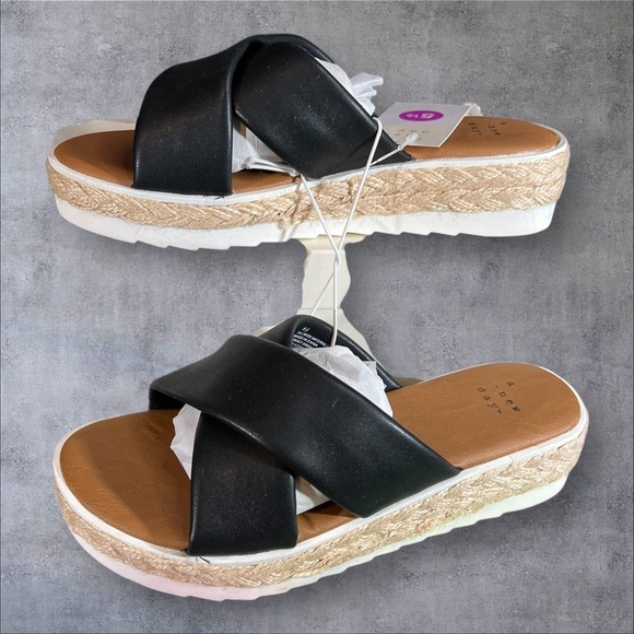 a new day Shoes - Black Heeled Memory Foam Carin Sandals with Flexible Outsole Woven look sides